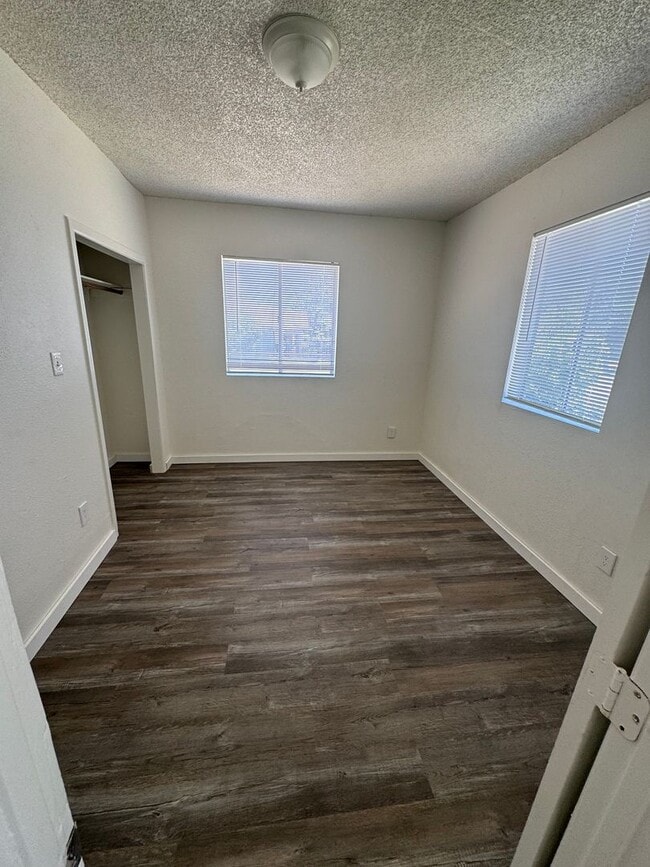 Building Photo - Cozy home in Wasco awaits your arrival! - ...