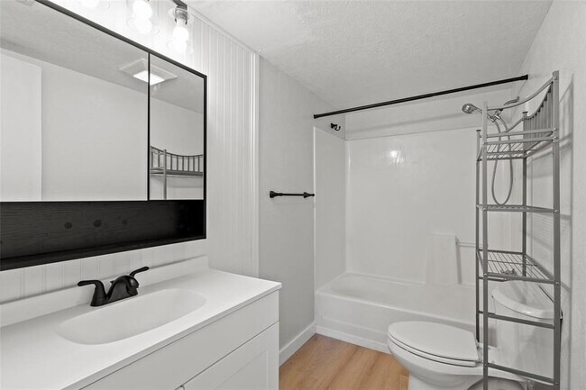 Building Photo - 4034 Reeves Dr