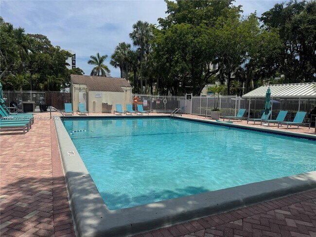 Building Photo - 20200 W Country Club Dr