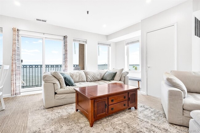 Building Photo - 1432 Outlook Ave