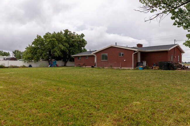 Building Photo - 3280 W 300 N