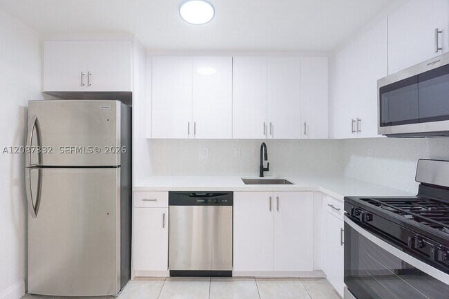 Building Photo - 8650 SW 67th Ave