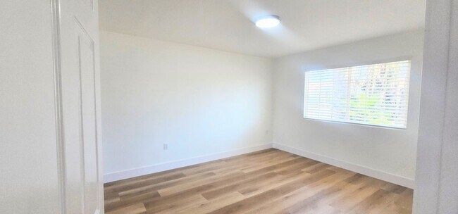 Building Photo - Single Story Senior Home - Newly Remodeled...