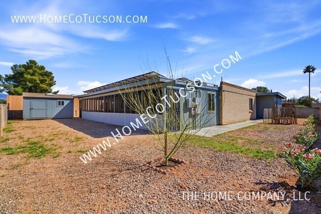 Building Photo - 7461 E Victoria Dr