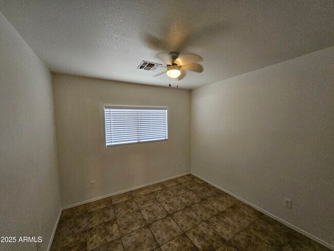 Building Photo - 674 W Kingman Loop