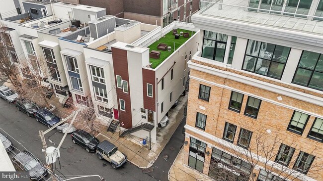 Building Photo - 211 Green St