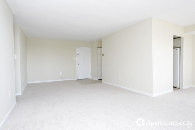 Living Room - Avondale Overlook