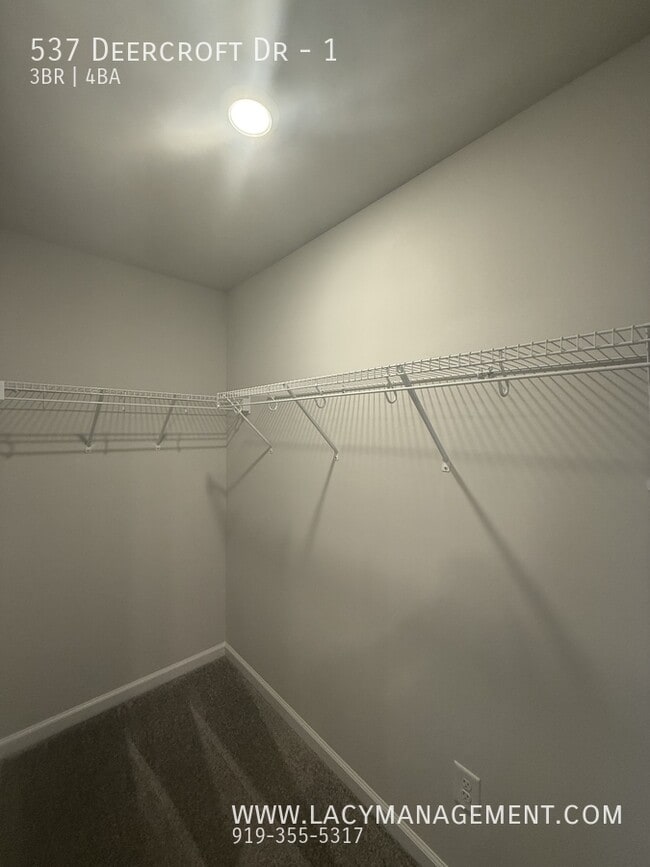 Building Photo - 537 Deercroft Dr