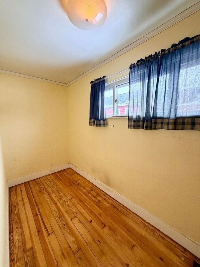 Building Photo - 1612 Oak Grove St