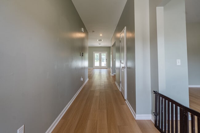 Building Photo - 242 Enclave Wy