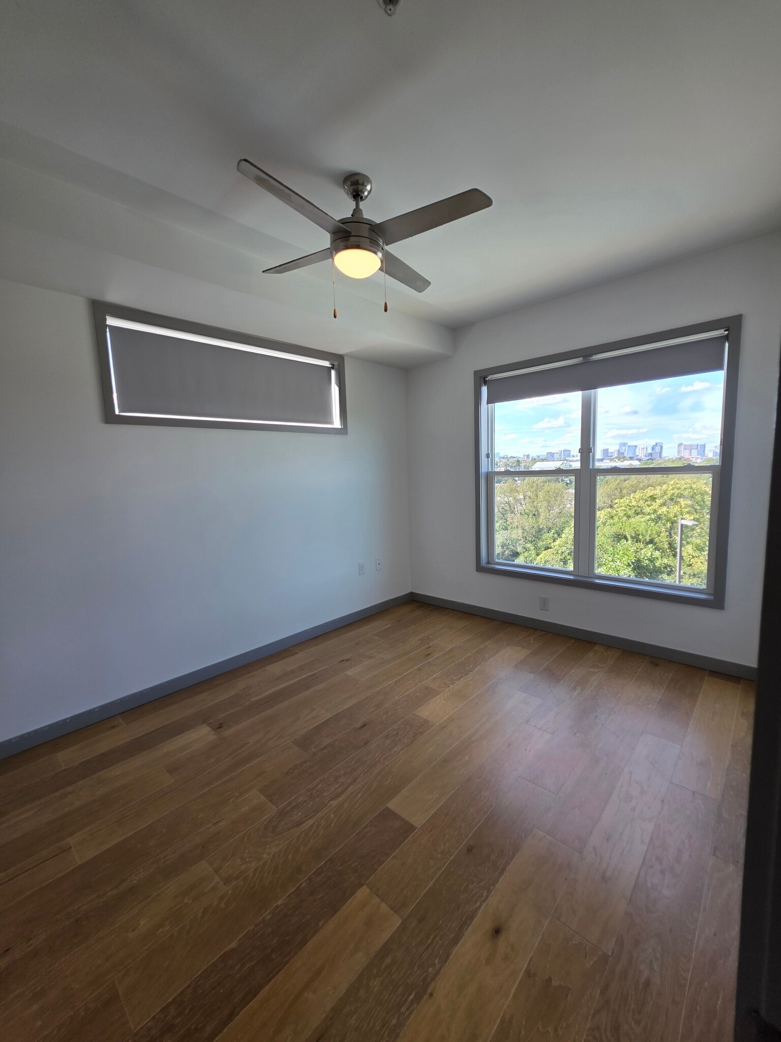 Bedroom Main - 400 Herron Dr