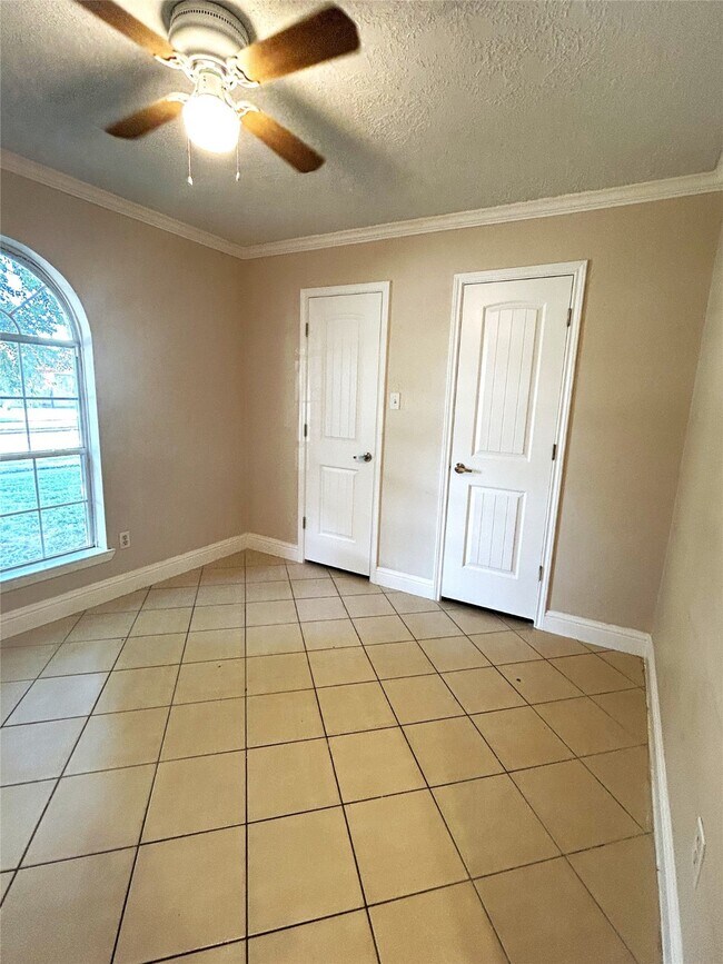 Building Photo - 2715 Spring Canyon Ct