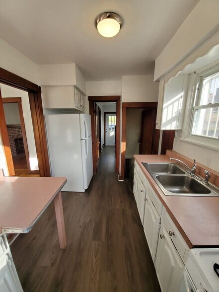 Building Photo - 4714 Sylvan Ave