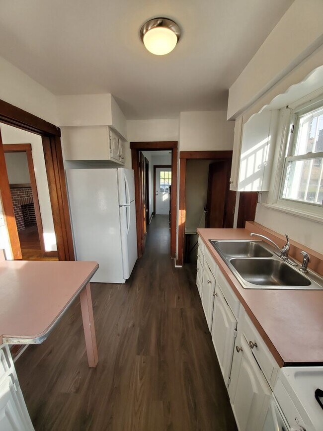 Building Photo - 3 Bedroom Section 8 approved! ASAP move in!