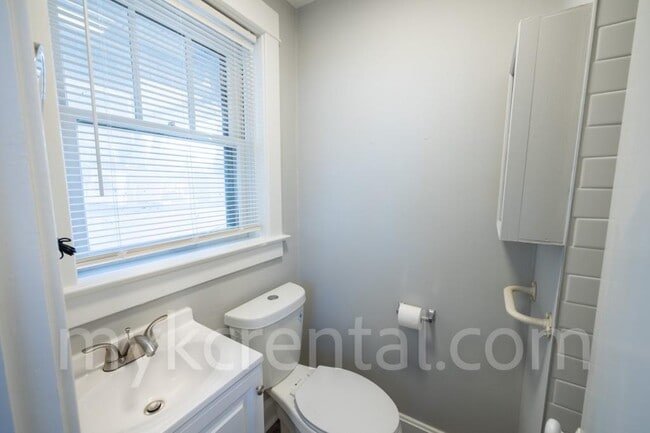 Building Photo - 17 S 17th St