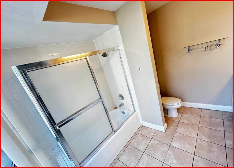 Building Photo - 125 SW Jefferson Ave