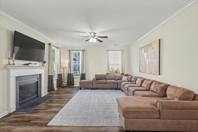 Building Photo - Stunning 5 Bed/3.5 Bath Home in Buckhead East