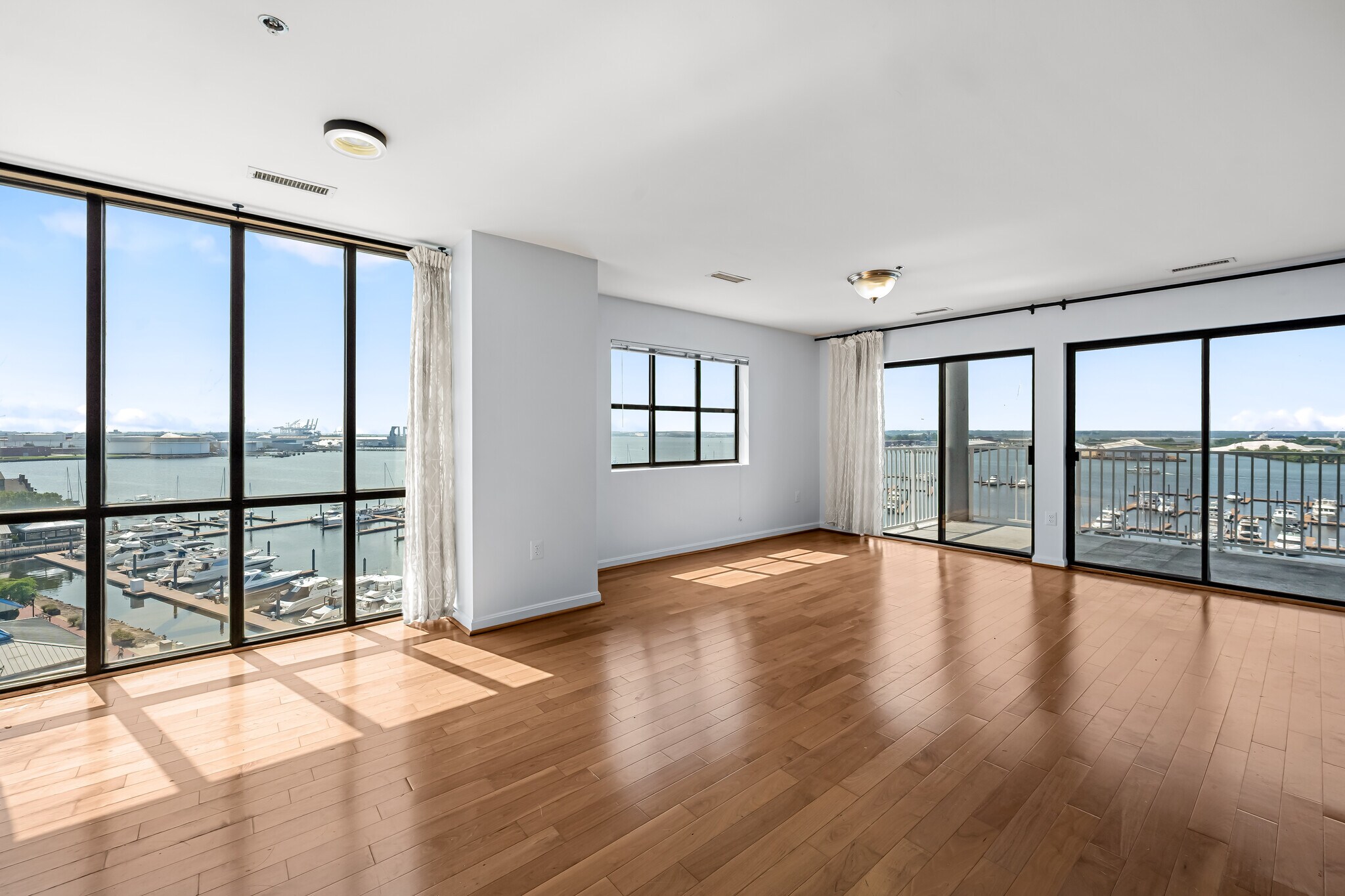Building Photo - 2702 Lighthouse Pt E