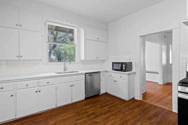 Building Photo - 1117 Enfield Rd