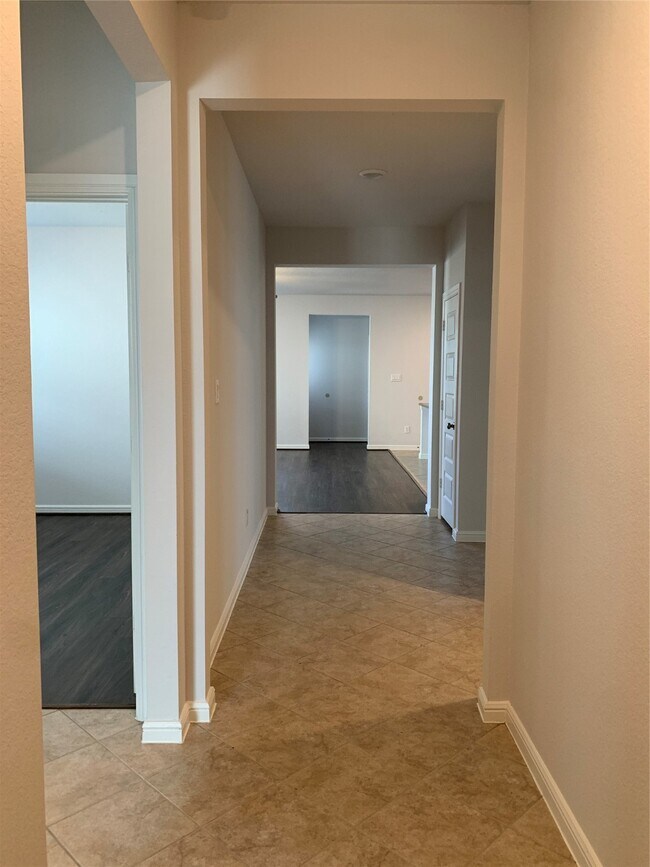 Building Photo - 18807 Fulvetta Haven Way