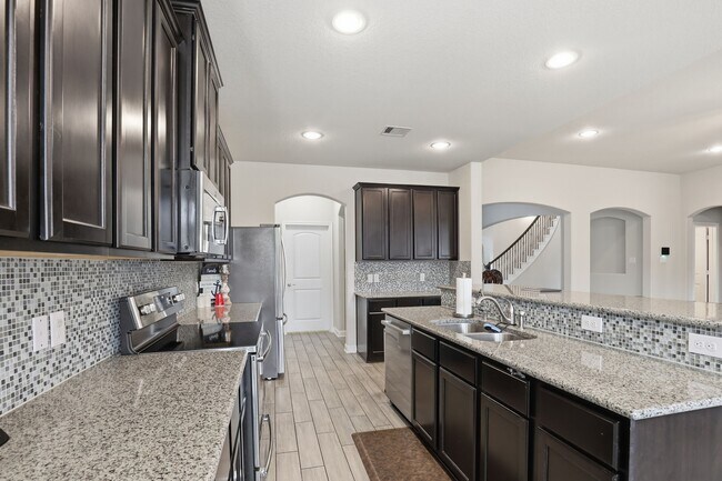 Building Photo - 24714 Longwood Forest Dr