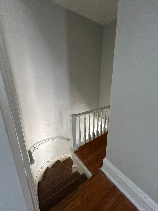 Building Photo - 212 Tinkler St