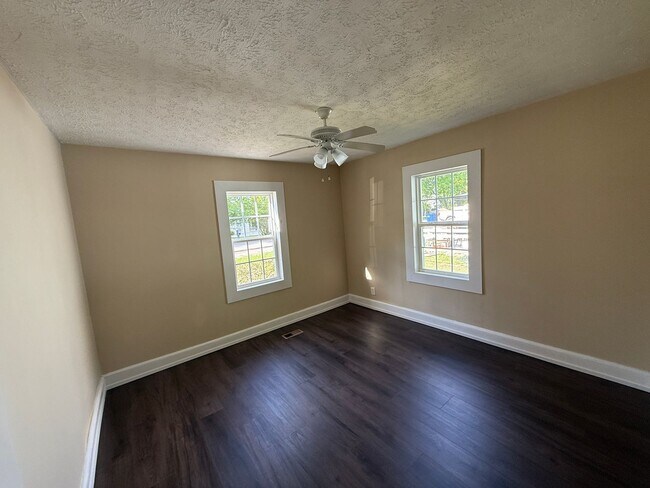 Building Photo - Charming 2 Bedroom / 1 Bathroom Home Near Downtown Pell City & Logan Martin Lake