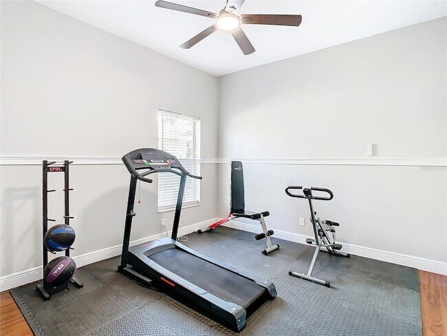 Building Photo - 16829 Midsummer Ln