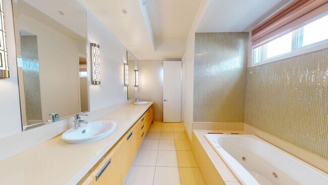 Building Photo - Luxurious Condominium | Rooftop Deck with Bay and Downtown Views