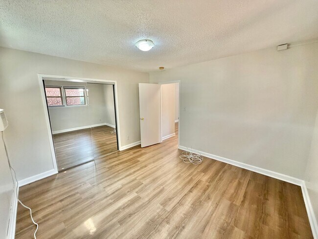 Building Photo - Arlington Gazebo Love, One Bedroom Close to Everything near Ballston
