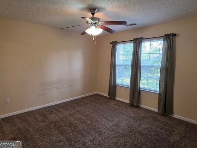 Building Photo - 101 Mossy Oak Dr