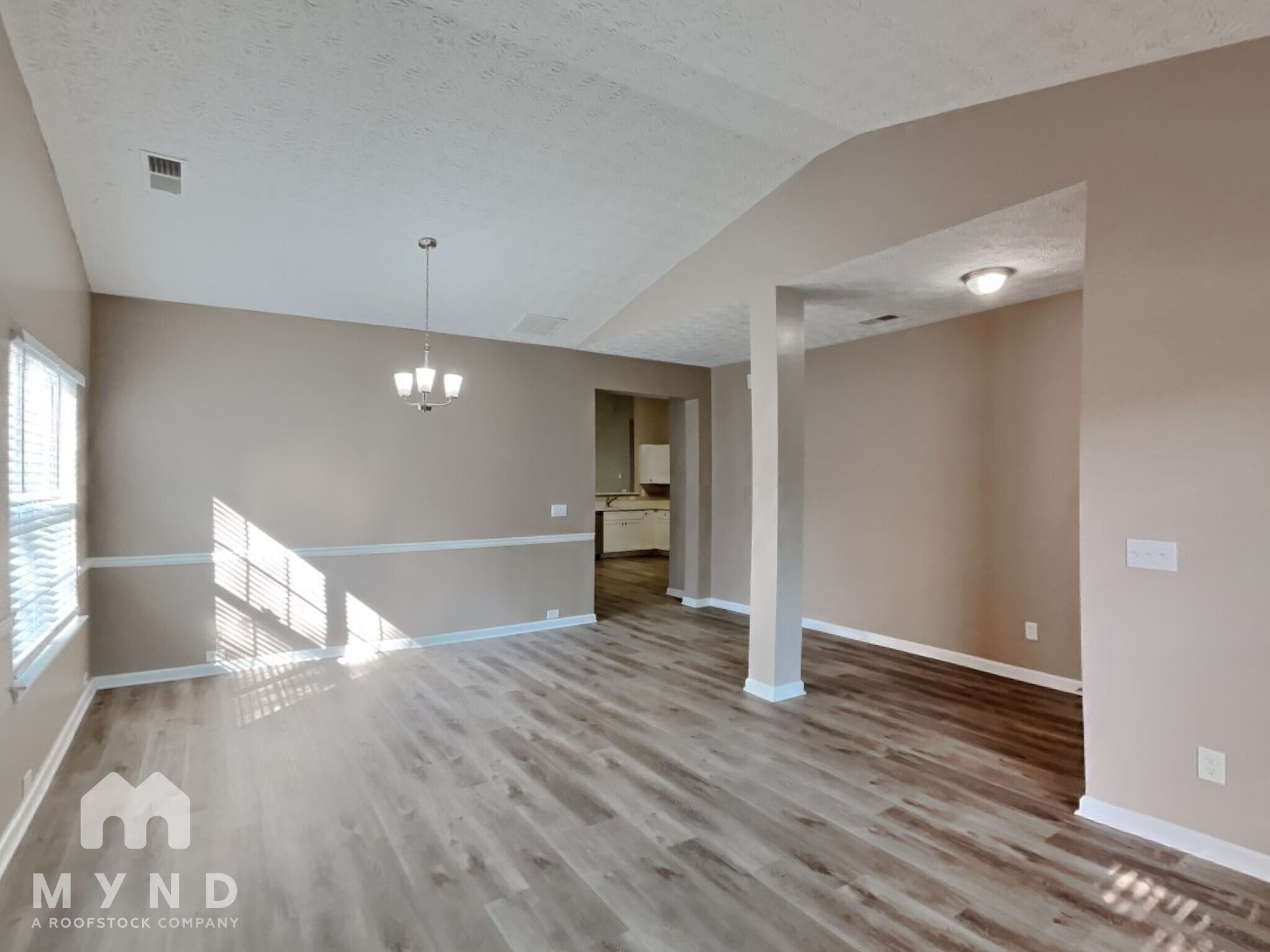 Building Photo - 8315 Somerset Way