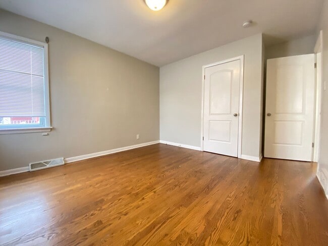 Building Photo - 3 Bedroom In Highland, IN