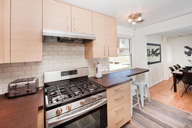 Building Photo - 1 Saddlewood Ct