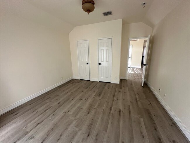 Building Photo - 5703 Saragosa Dr