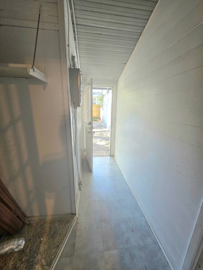 Building Photo - Kenan Street