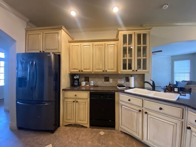 Building Photo - Broken Arrow Schools-Gated Community!