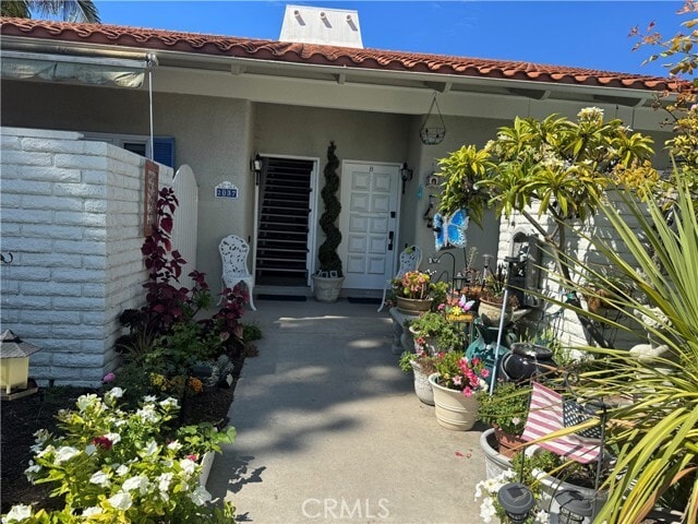 Building Photo - 2037 Via Mariposa E