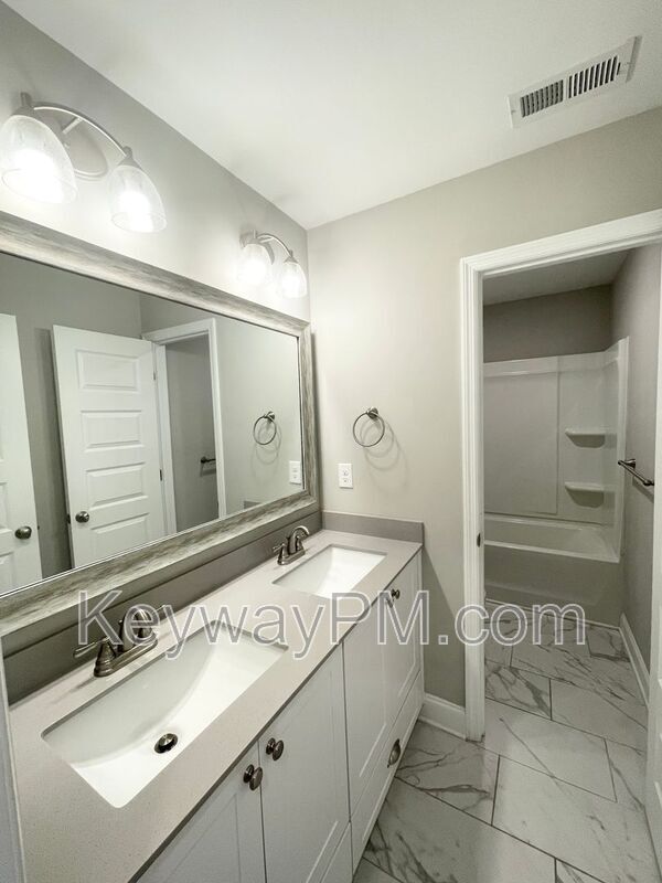 Building Photo - 301 Sumac Trail