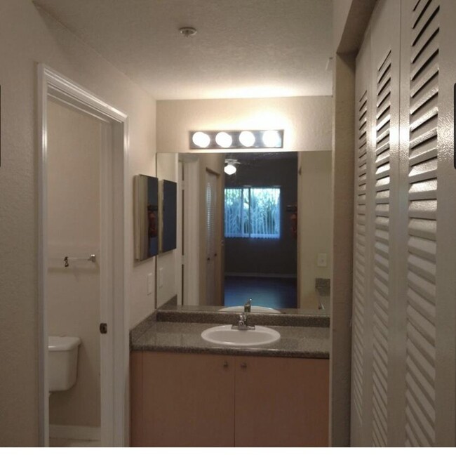 Building Photo - 360 Crestwood Cir