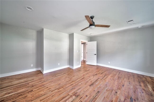 Building Photo - 1683 Kenmore St SW
