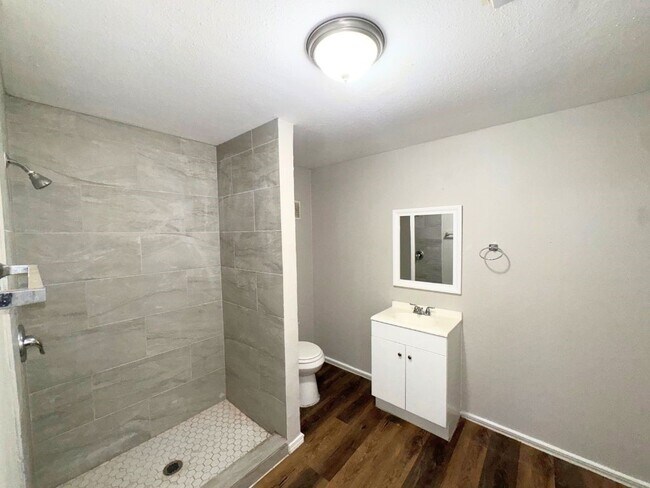 Building Photo - 8238 Homewood Ln