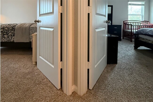 Building Photo - 5747 Cerrillos Dr