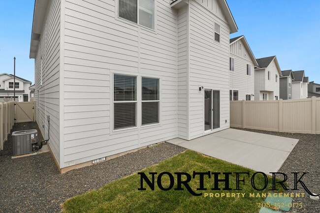 Building Photo - Modern Comfort Meets Meridian Living