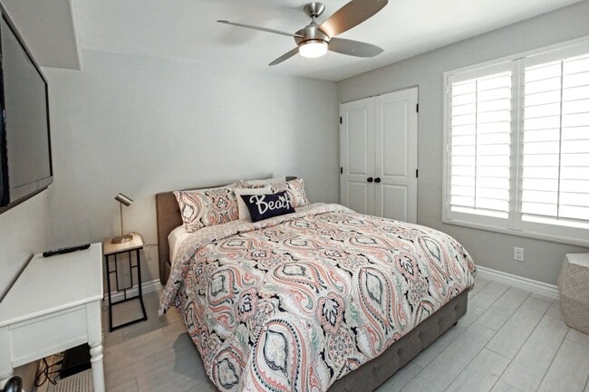 Building Photo - Upgraded 2 BD/ 2 BA on Newport Beach Penin...