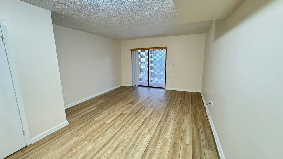 Building Photo - 2319 W 60th St