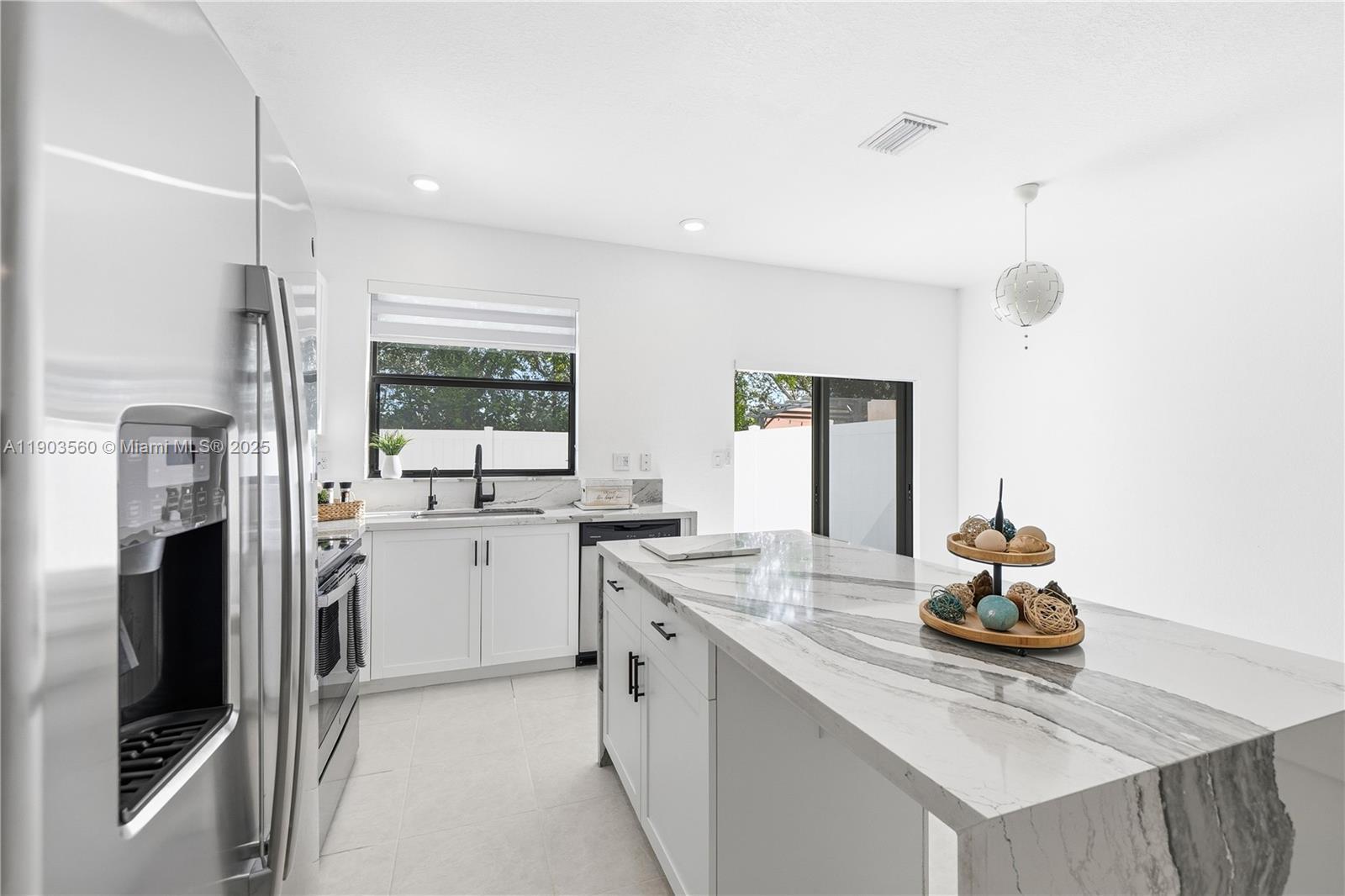 Building Photo - 10537 W 32nd Ln