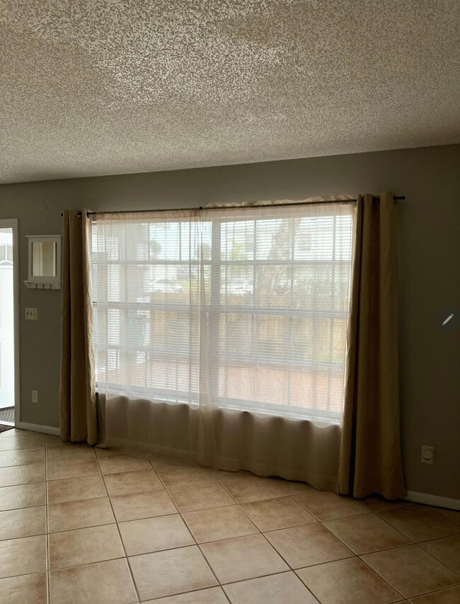 Building Photo - 5282 SE 43rd Trce