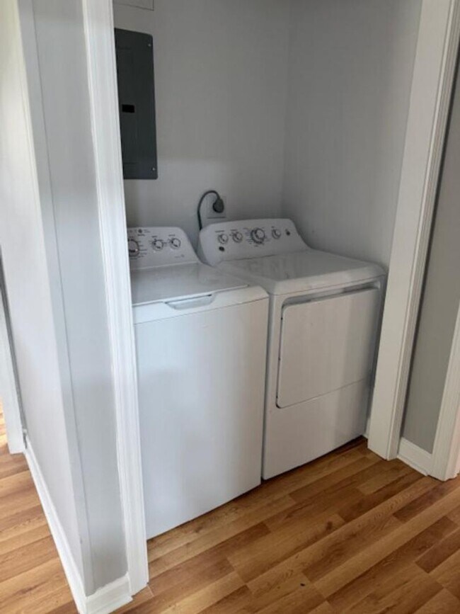 Building Photo - 2205 Stewart St