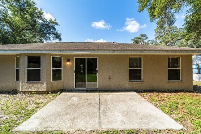 Building Photo - Peaceful 3-Bedroom Home with Open Floor Plan & Two-Car Garage in Rainbow Lakes Estates!